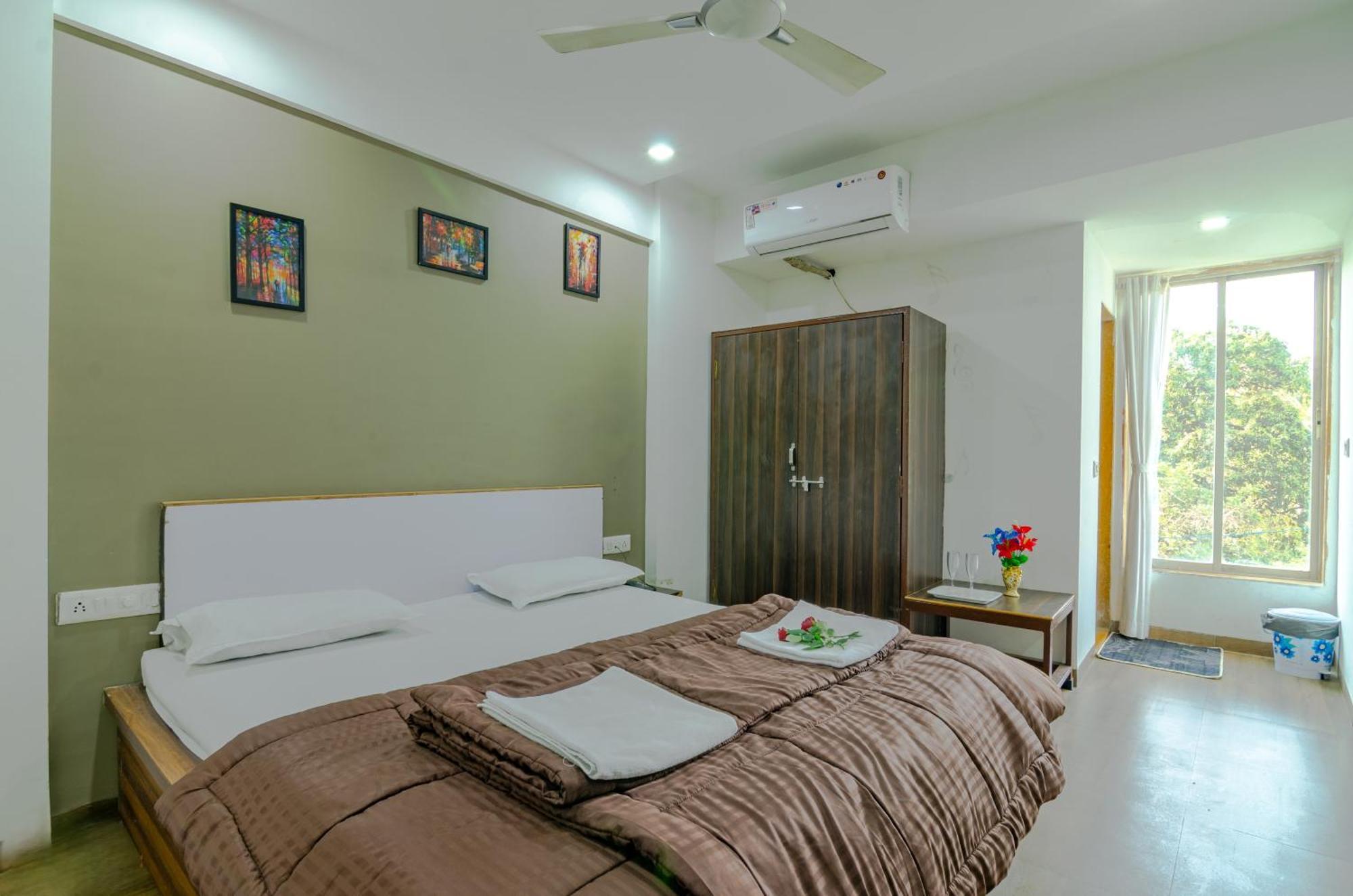 White House Beach Resort, Nagaon Exteriör bild