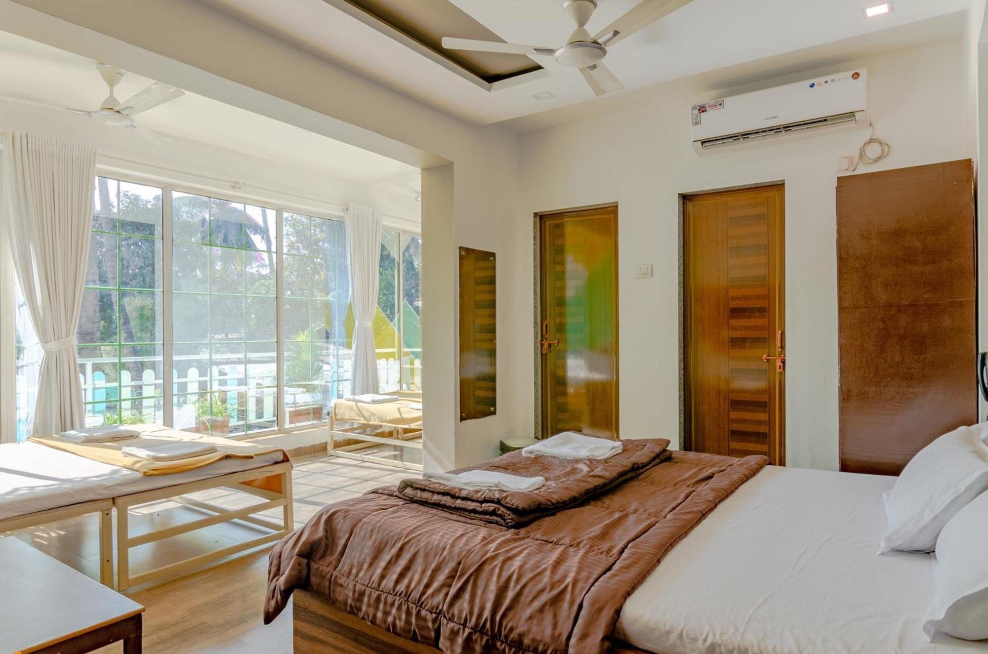 White House Beach Resort, Nagaon Exteriör bild