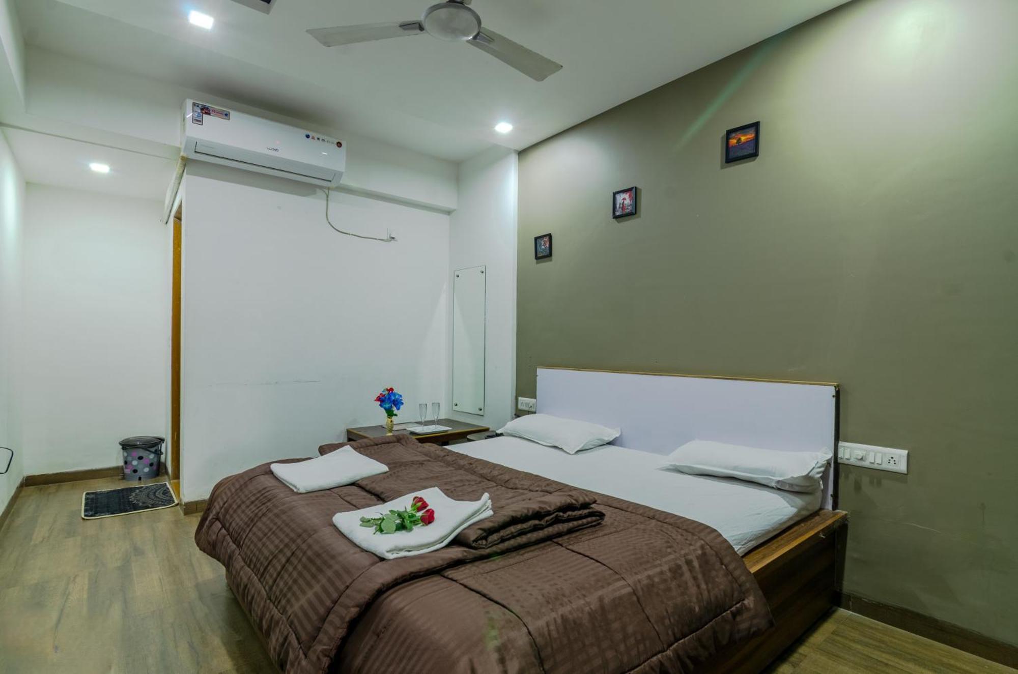White House Beach Resort, Nagaon Exteriör bild