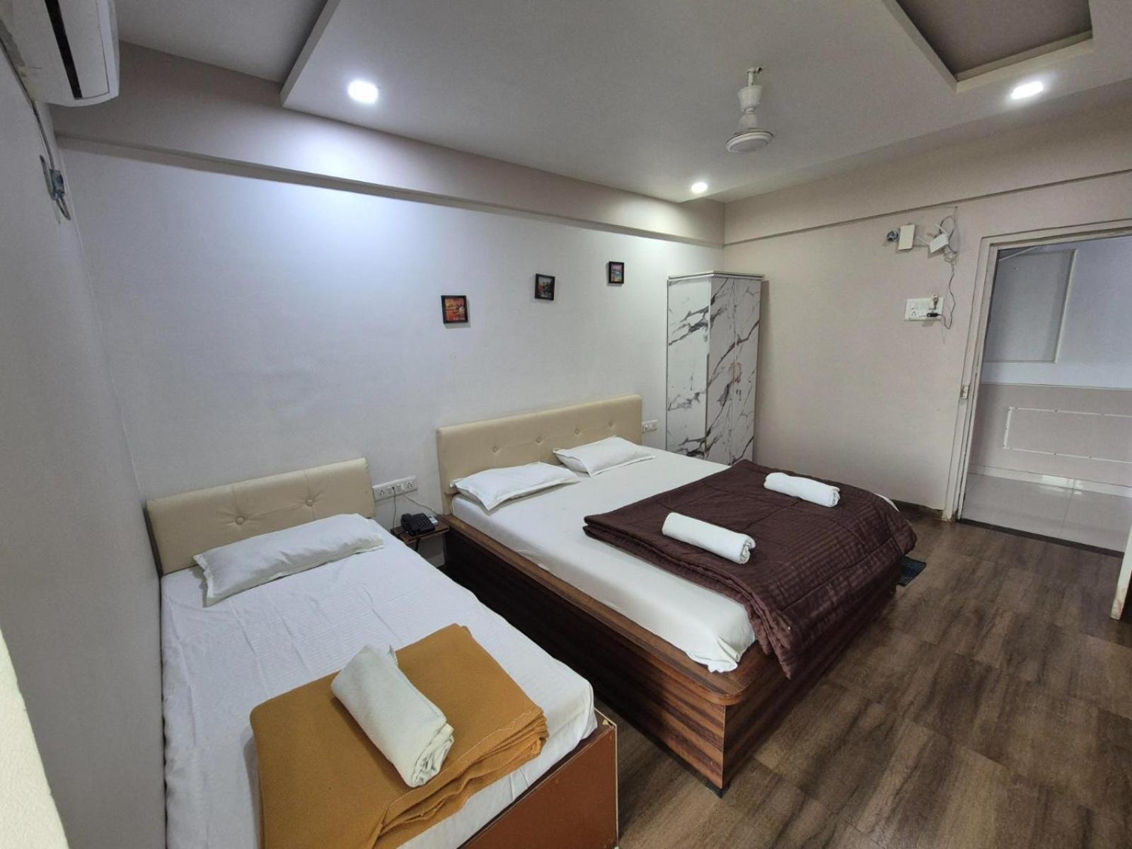 White House Beach Resort, Nagaon Exteriör bild