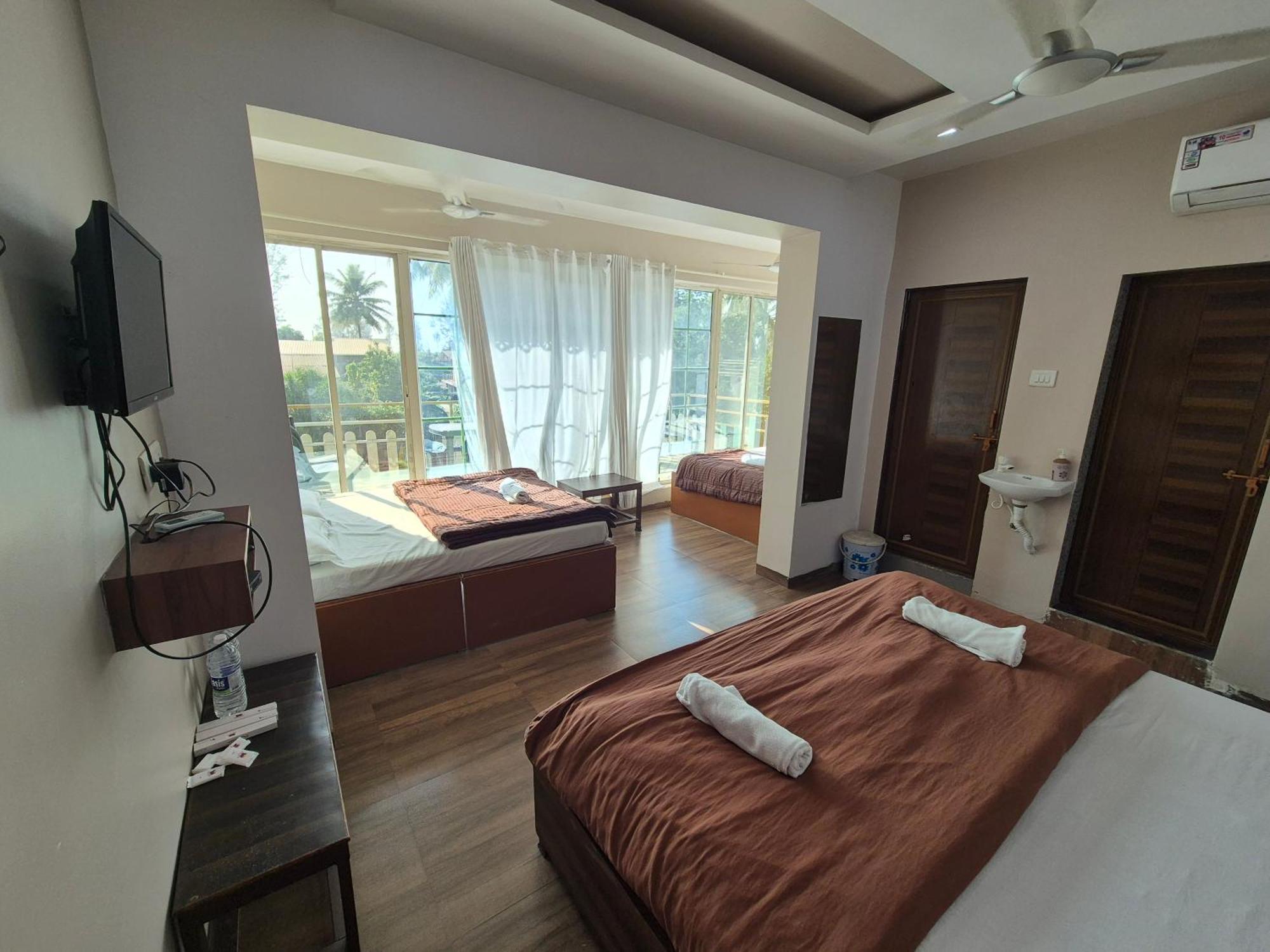 White House Beach Resort, Nagaon Exteriör bild