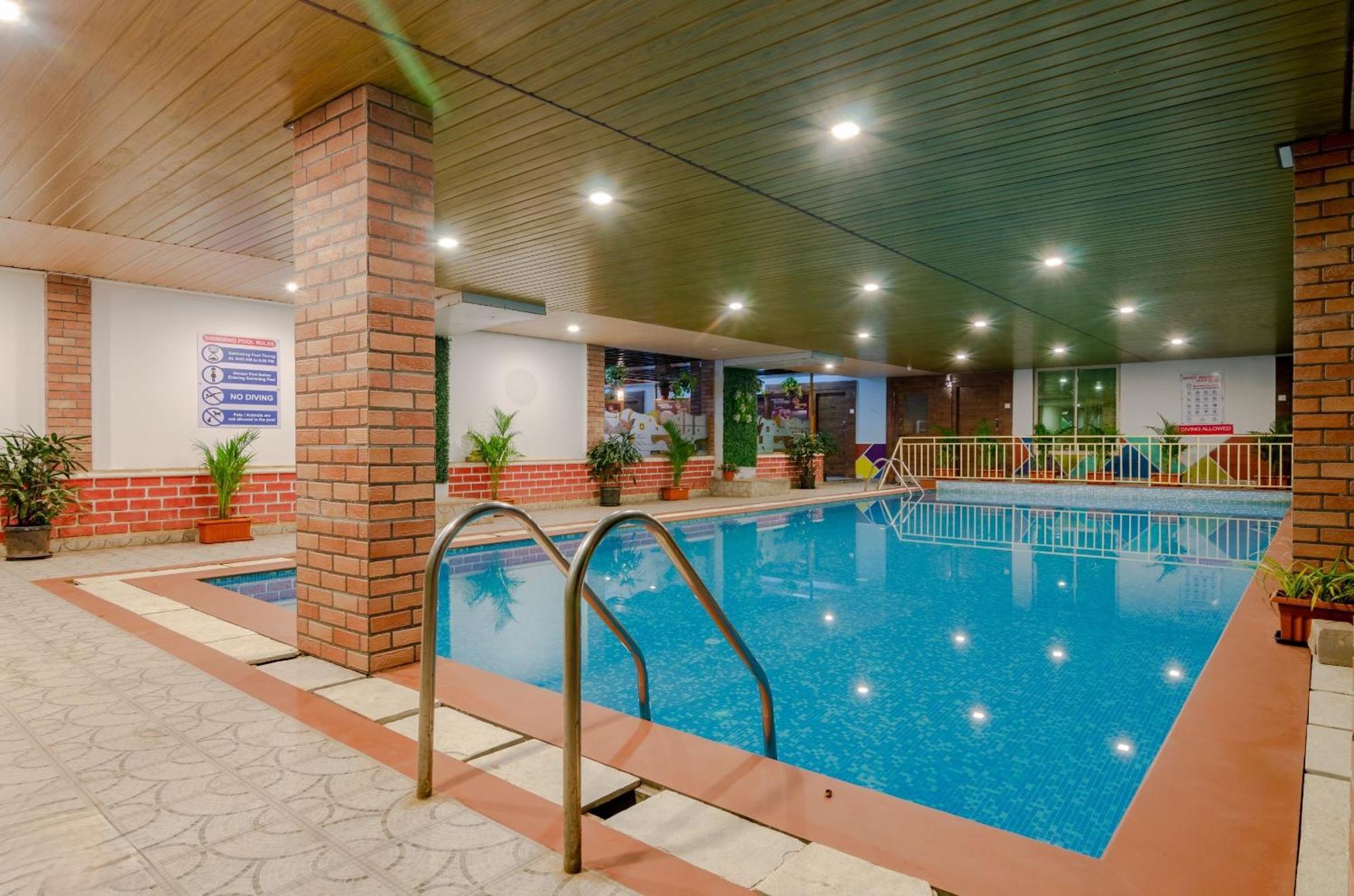 White House Beach Resort, Nagaon Exteriör bild