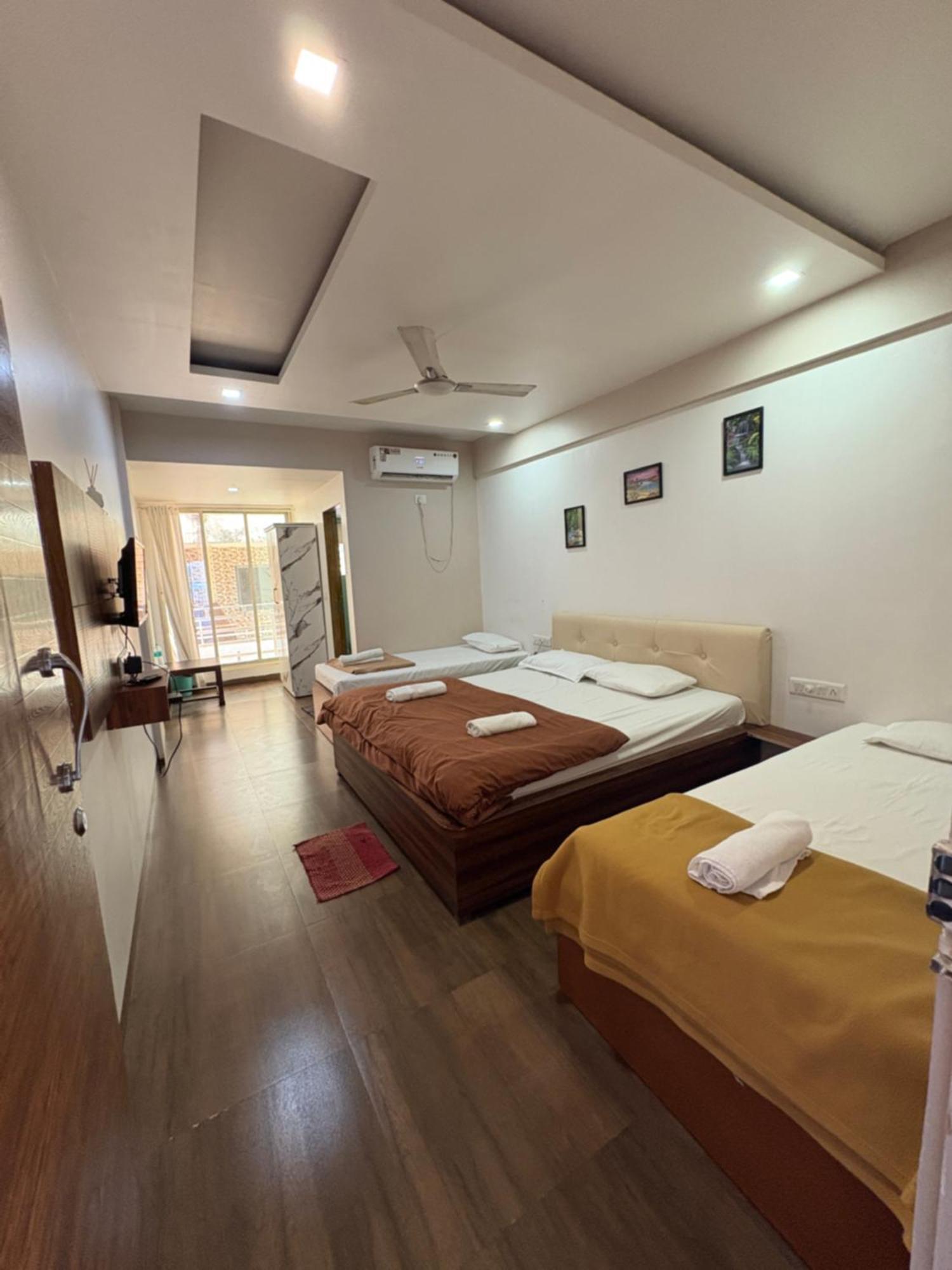 White House Beach Resort, Nagaon Exteriör bild
